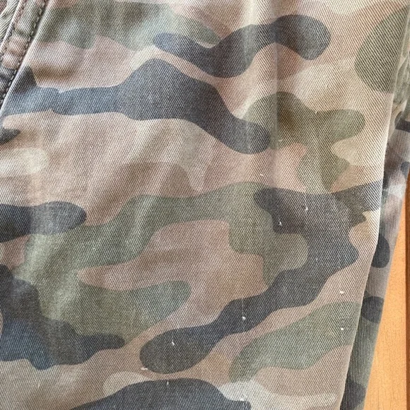 Amazon Essentials Mens Green Camo Cargo Shorts Size 40 - Picture 4 of 10